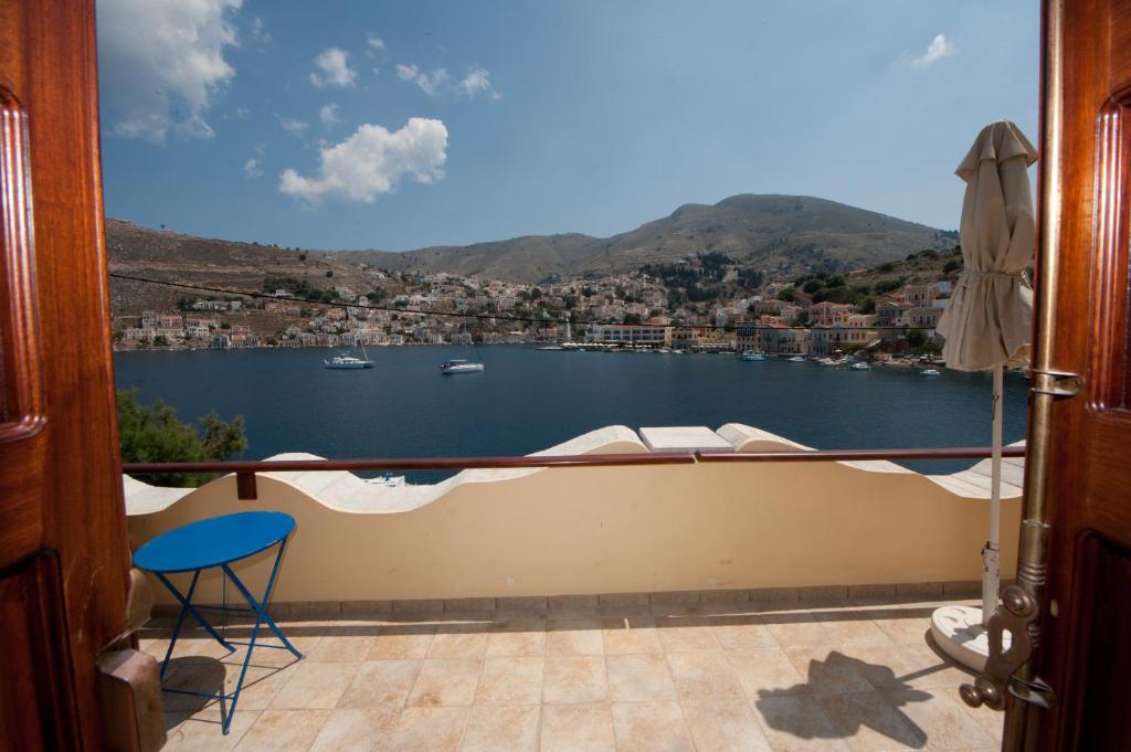 Appartement Odyssia à Symi Extérieur photo