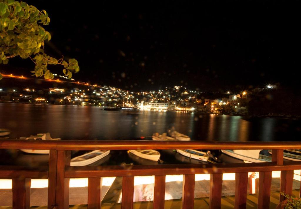Appartement Odyssia à Symi Extérieur photo